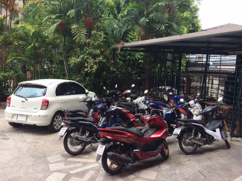 Baan Khun Mae Apartment Bangkok Exterior foto